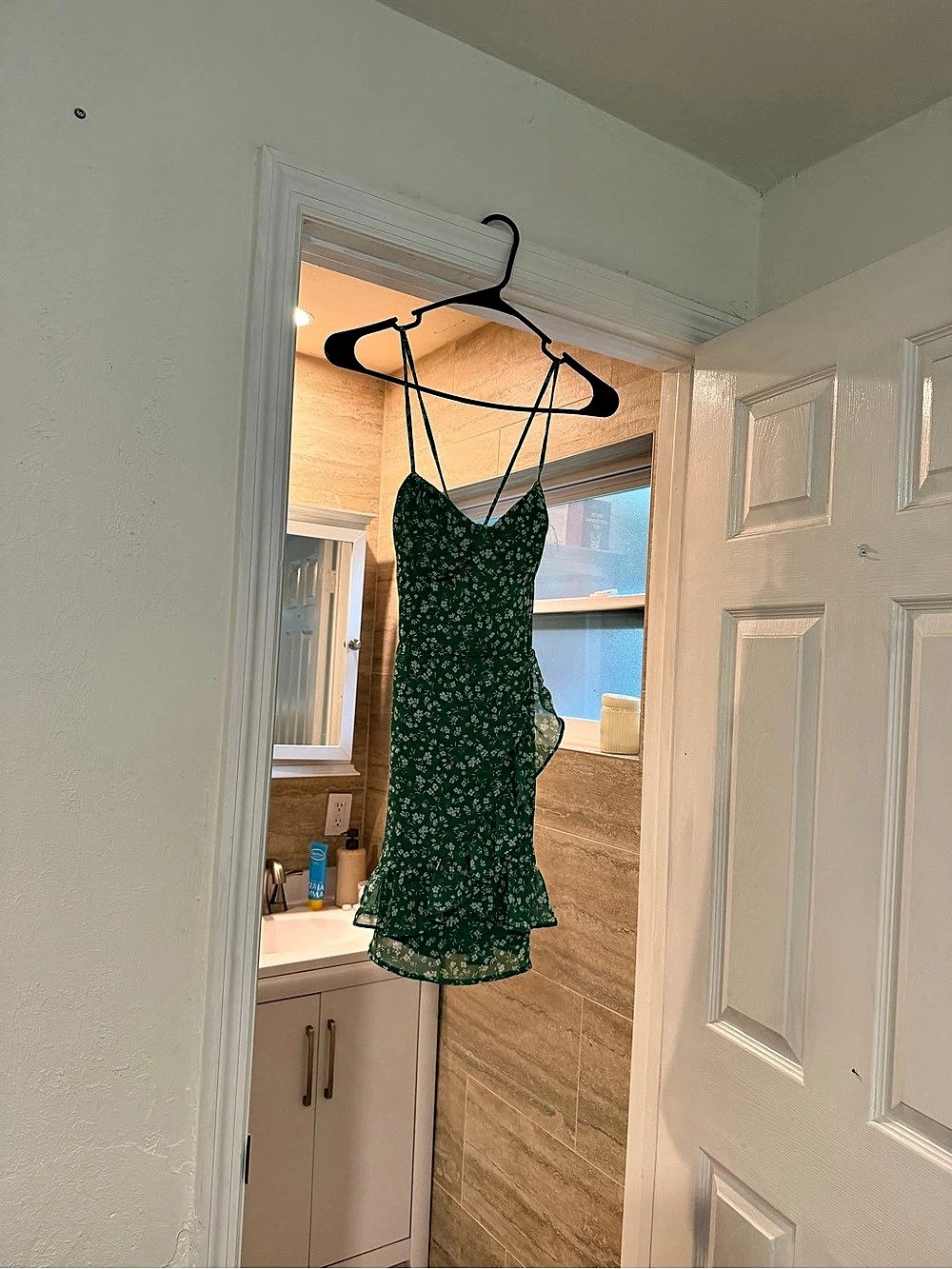 Windsor Ruffle Rush Tropical Floral Mini Dress Green & White M
